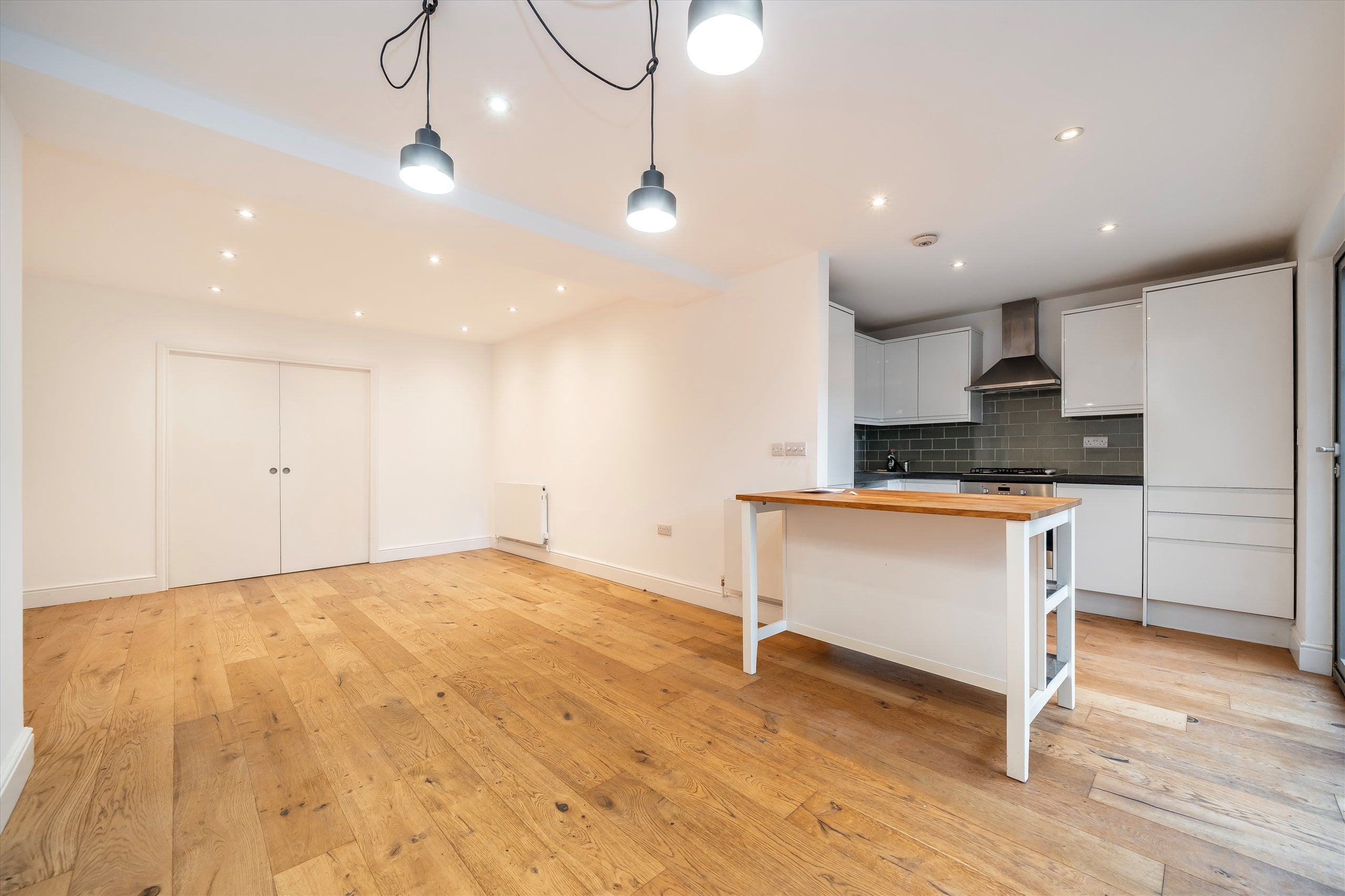 Flat Brondesbury Villas in Greater London