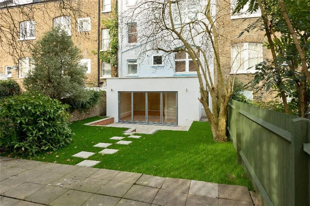 Flat Brondesbury Villas in Greater London
