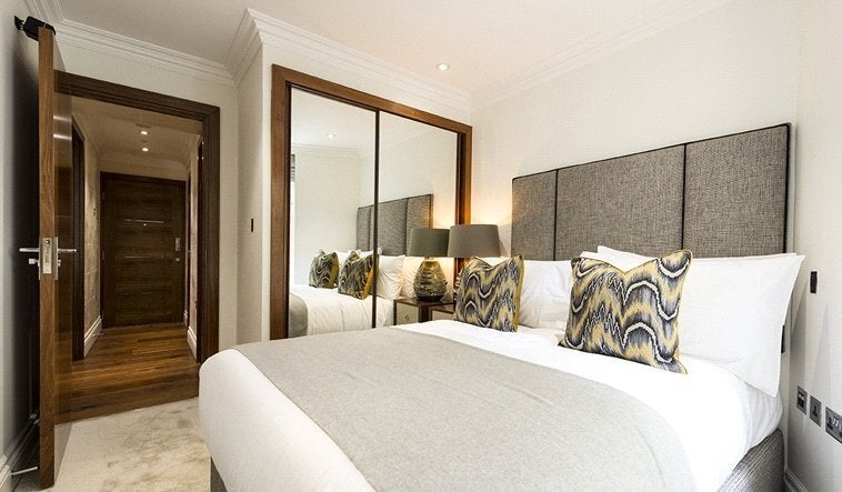 Flat Kensington Gardens Square in City of Westminster