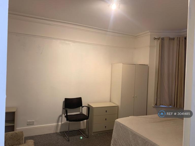 Room Balmoral Road in Gillingham