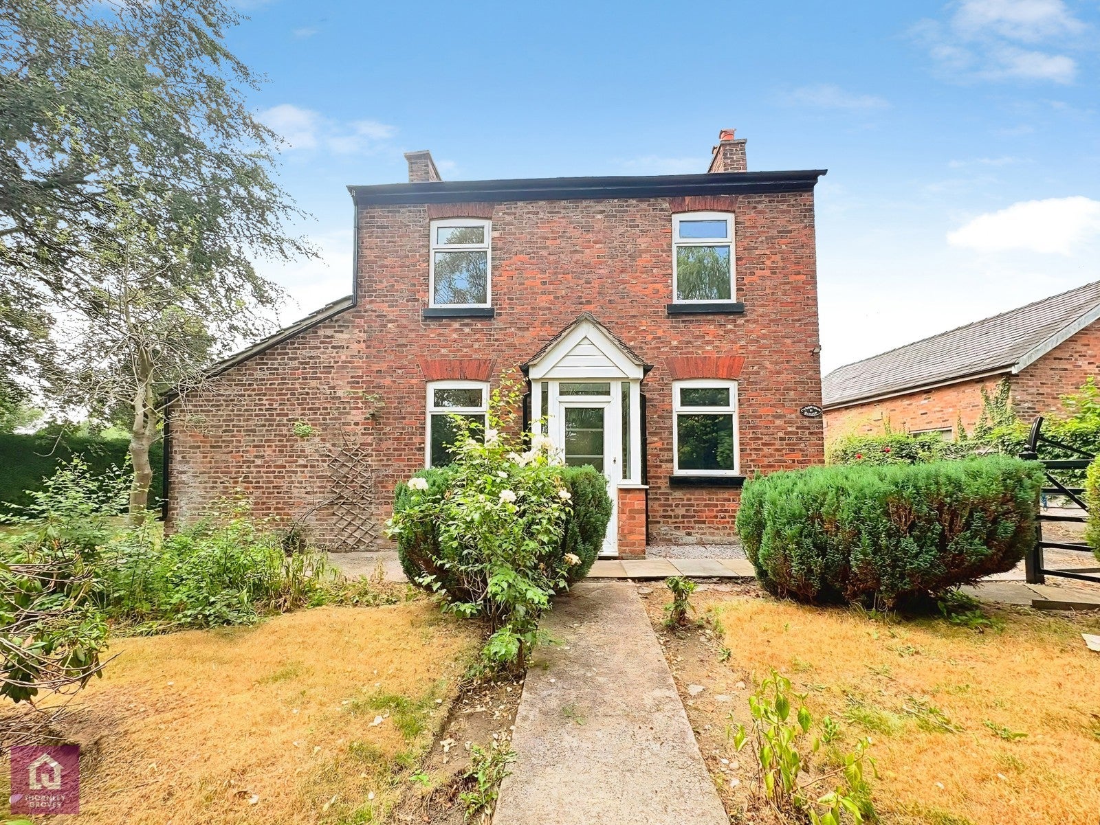 House Wellfield Lane in Trafford