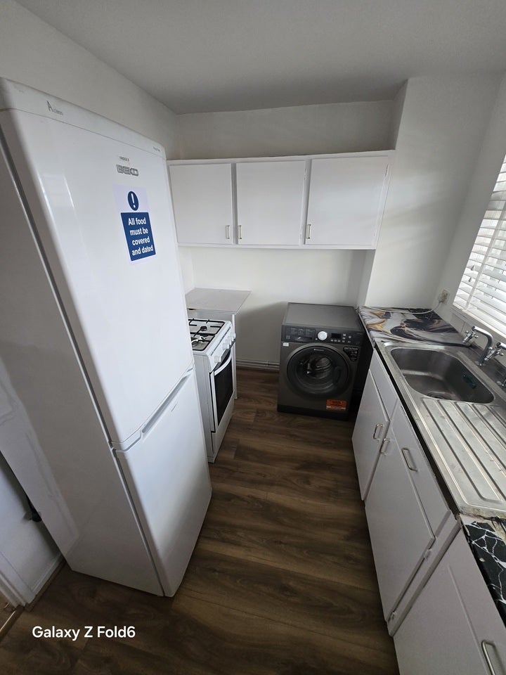 Flat Invermore Place in Greater London