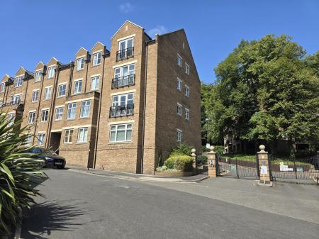 Flat Caversham Place in Birmingham