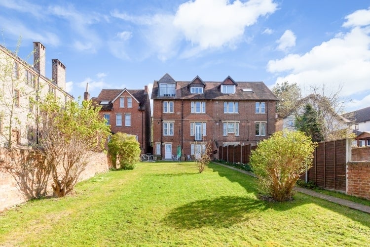 Flat Iffley Road in Oxford