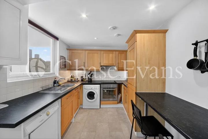 Flat Manchester Road in Greater London