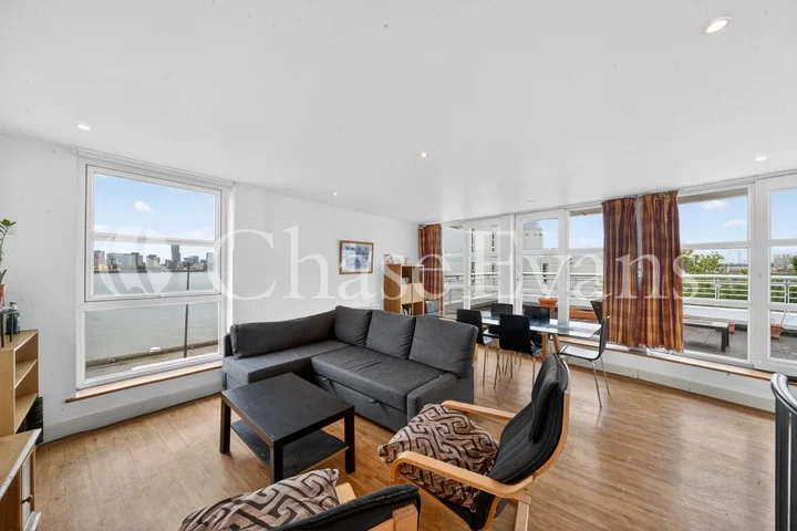 Flat Manchester Road in Greater London