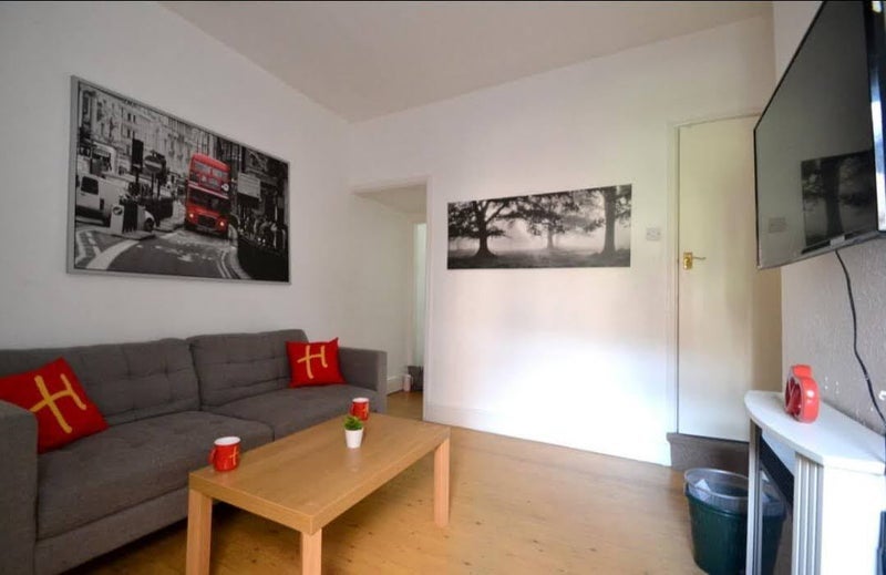 Room Lower Road in Nottingham