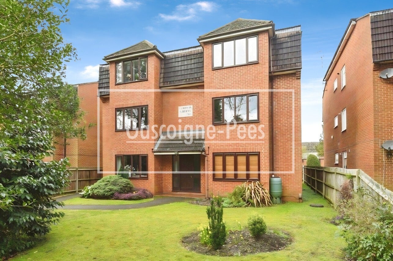 Flat Parkway in Surrey Heath