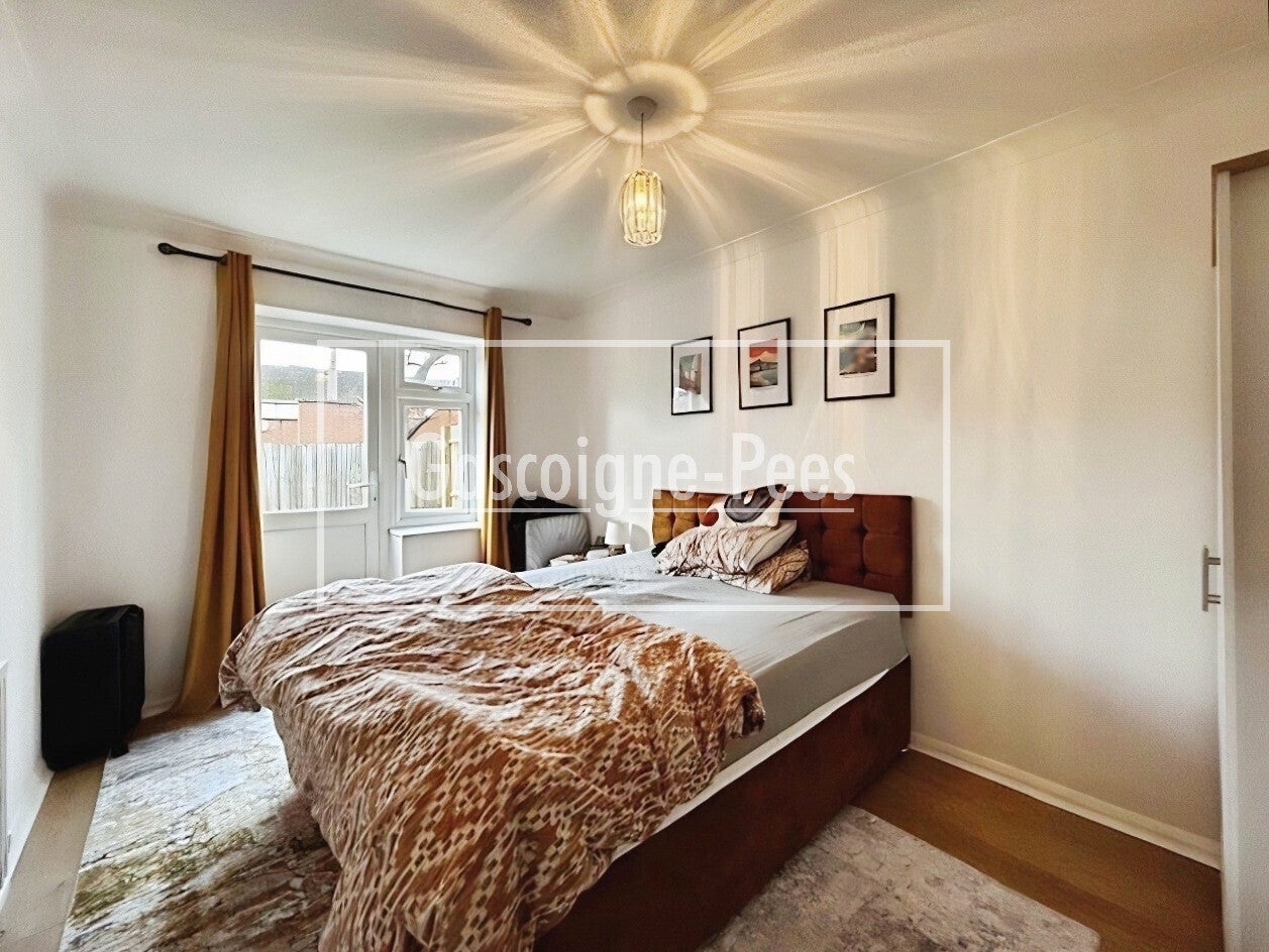 Flat Parkway in Surrey Heath
