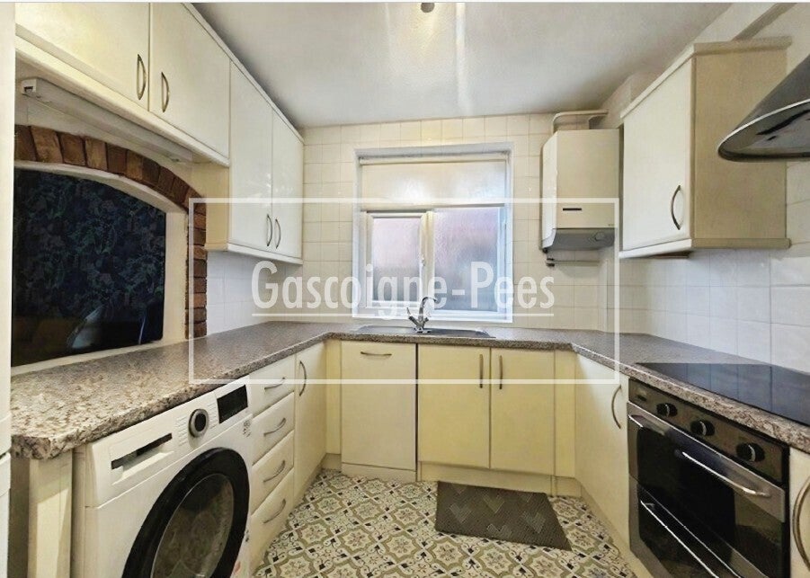 Flat Parkway in Surrey Heath