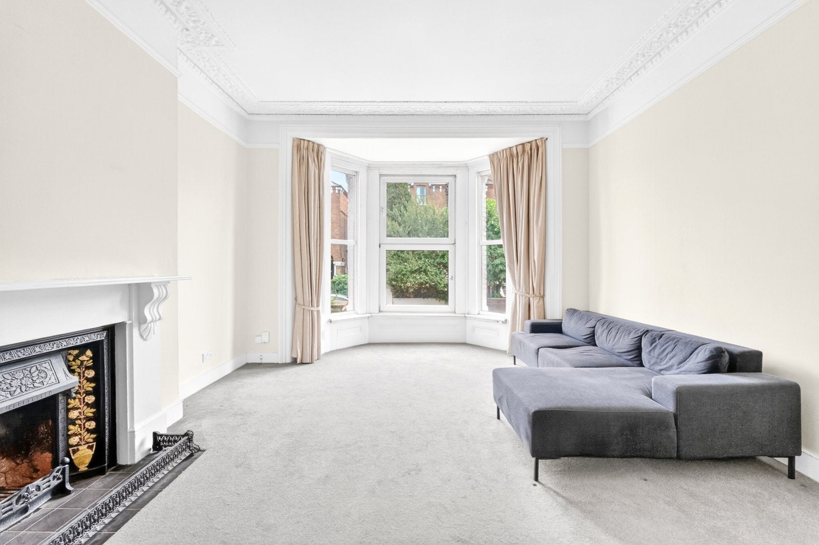 Flat Lordship Park in Greater London