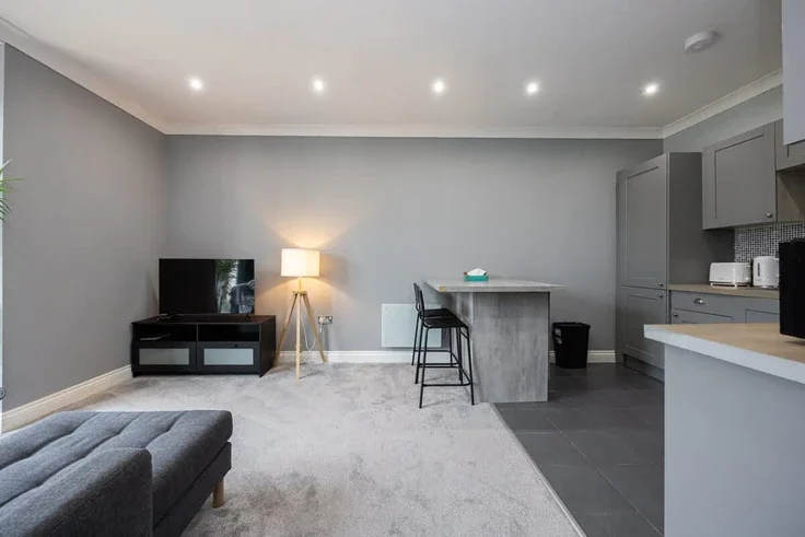 Flat Lauriston Close in Manchester