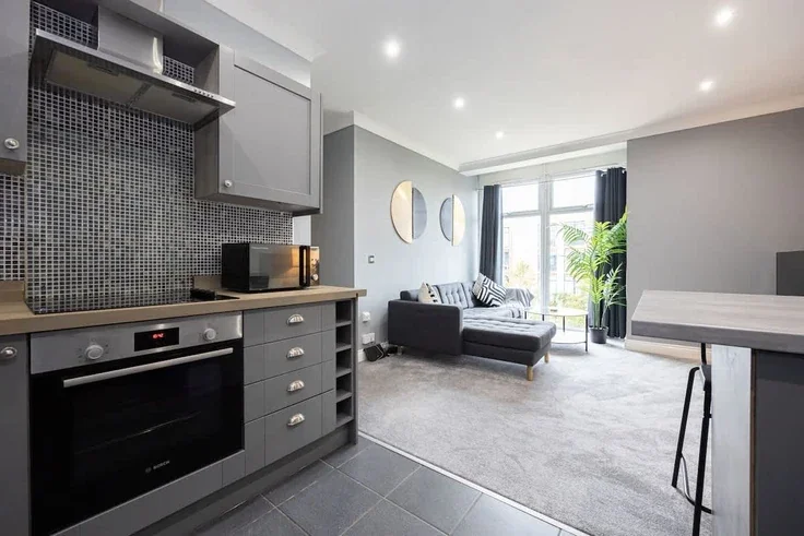 Flat Lauriston Close in Manchester