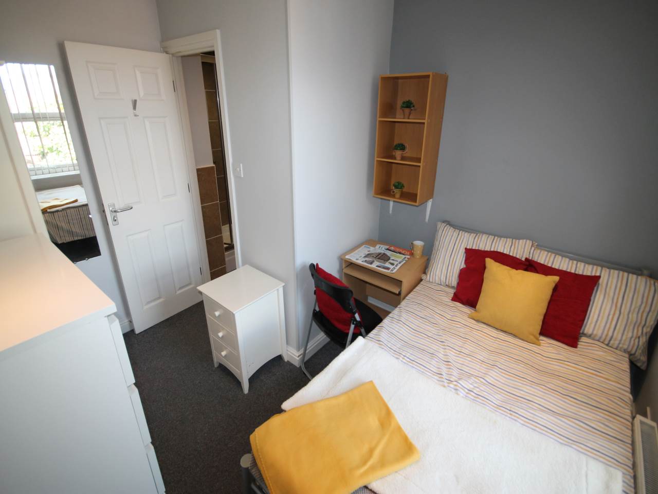 Room Ashbourne Road in Derby