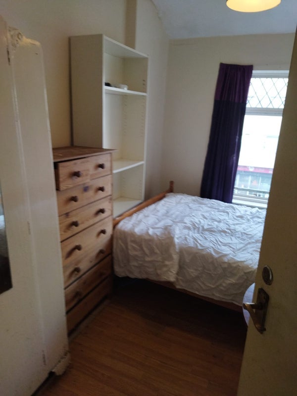 Room Loddiges Road in Greater London