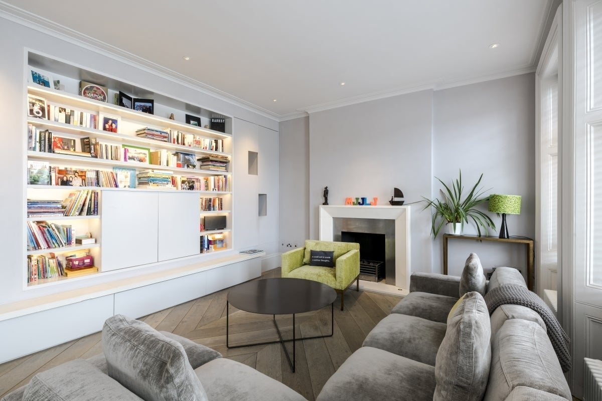 Flat Wynnstay Gardens in Greater London