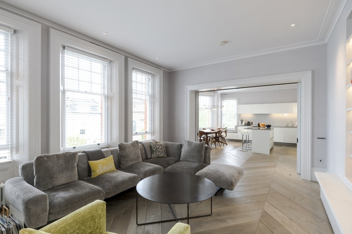 Flat Wynnstay Gardens in Greater London
