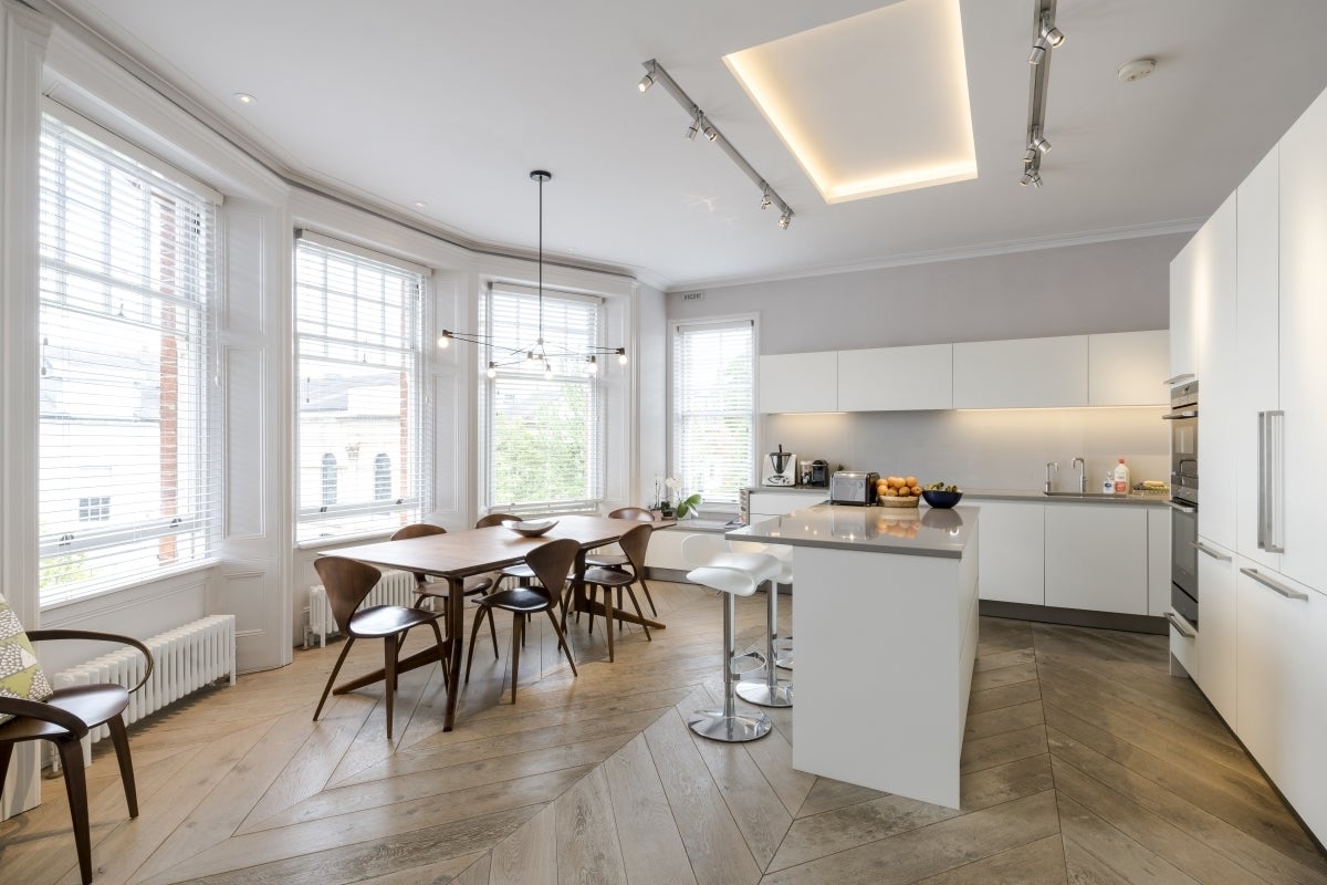 Flat Wynnstay Gardens in Greater London