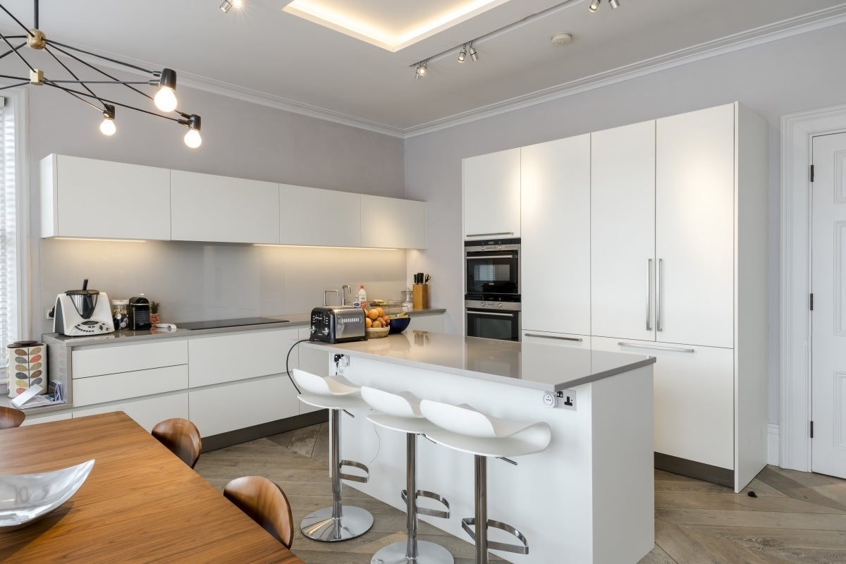 Flat Wynnstay Gardens in Greater London