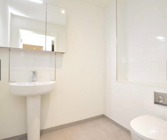 Flat Capitol Way in Greater London