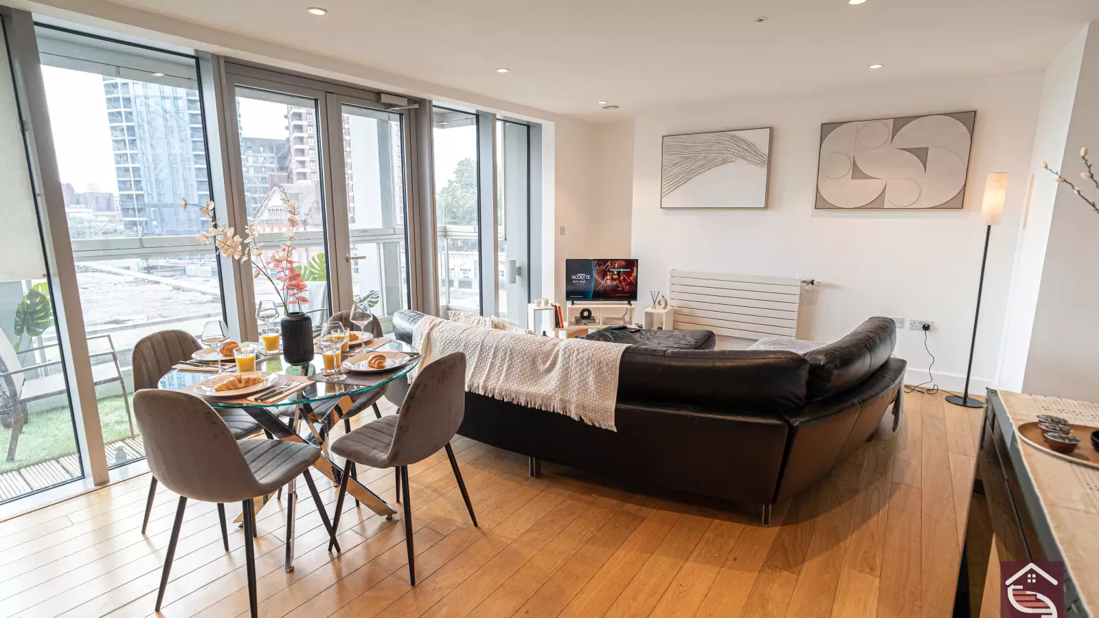 Flat Oak Crescent in Greater London