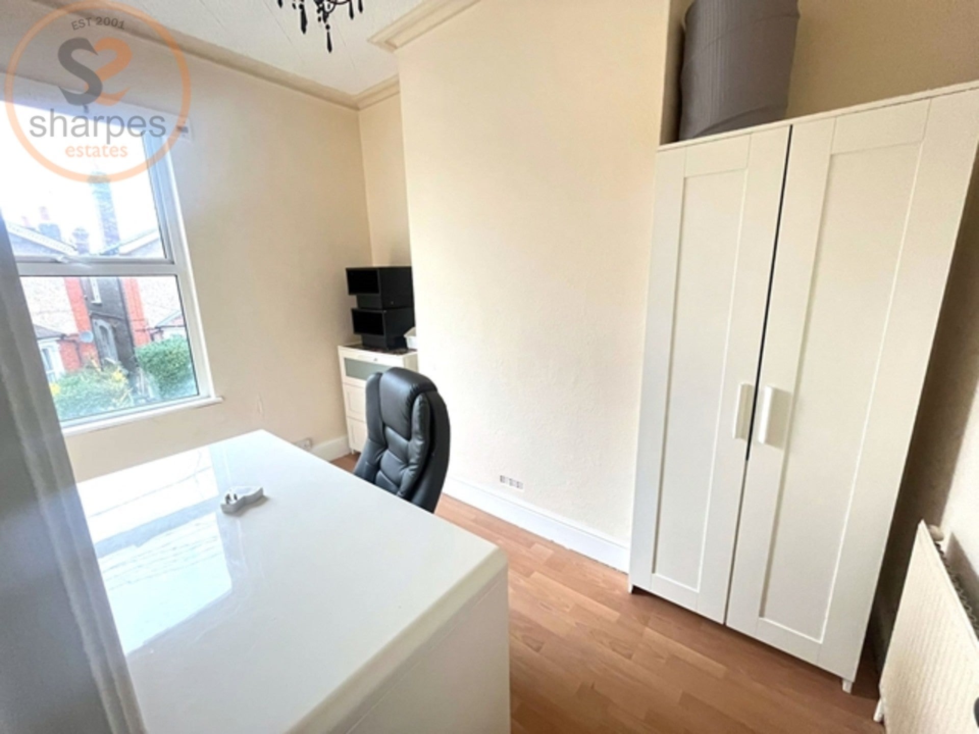 Flat Dudley Road in Greater London