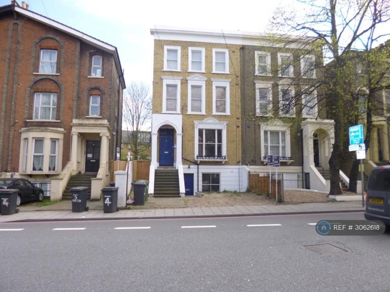 Flat Parkfield Road in Greater London