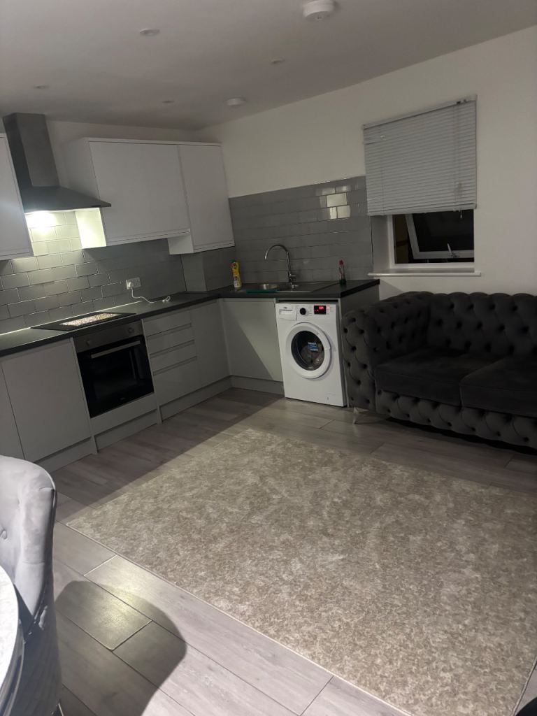 Flat Hobbs Close in Cheshunt
