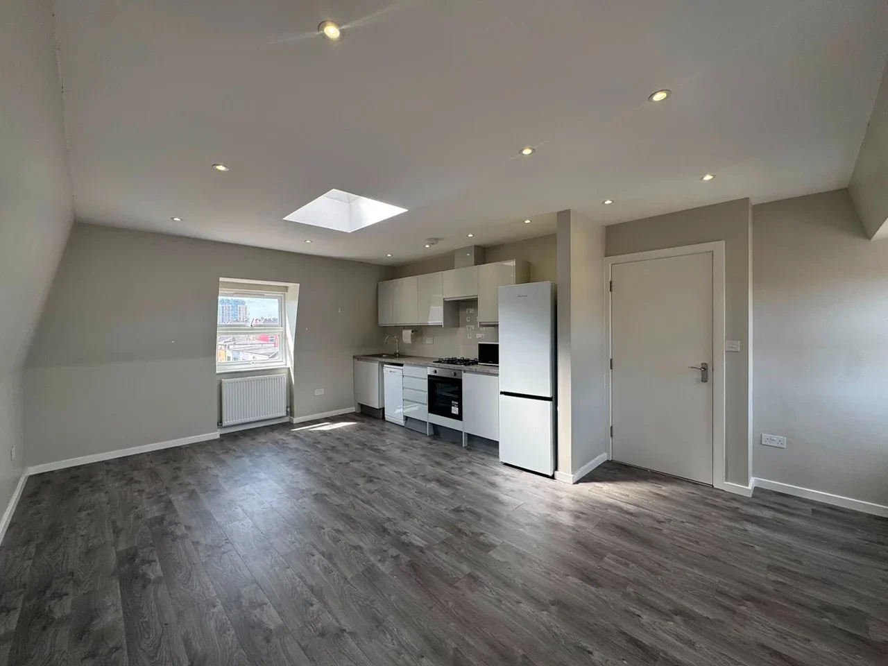 Flat Arcola Street in Greater London