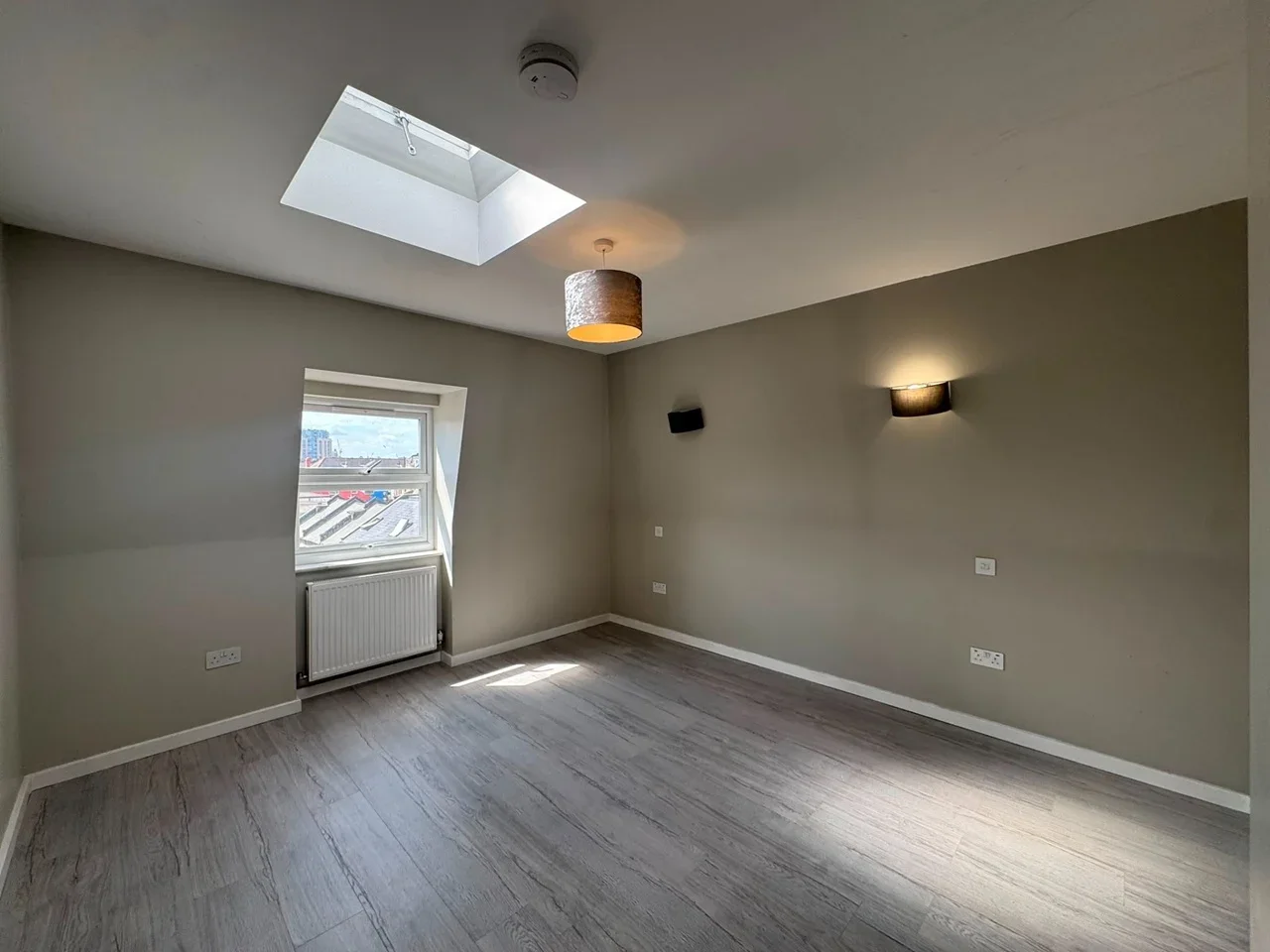 Flat Arcola Street in Greater London