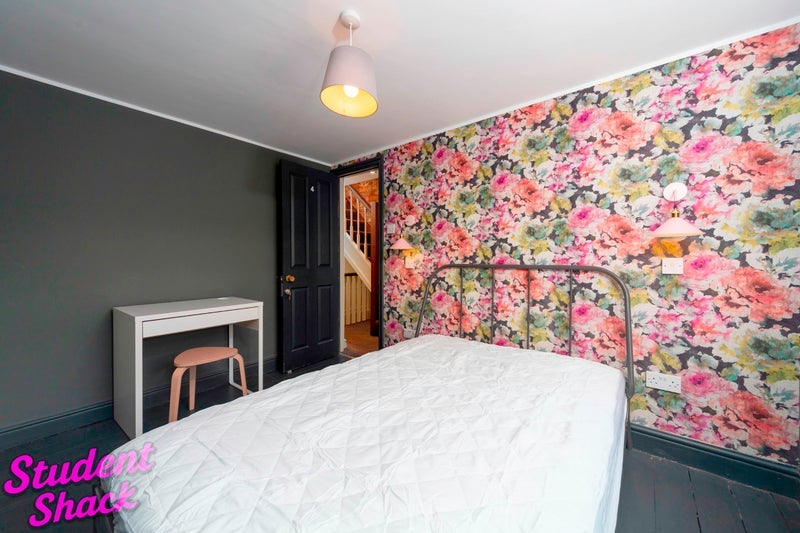 Room Ruskin Avenue in Manchester