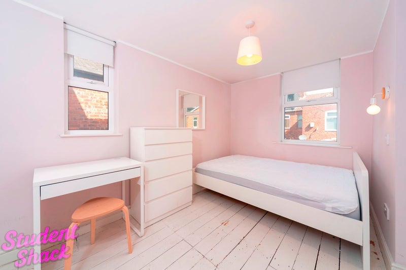 Room Ruskin Avenue in Manchester