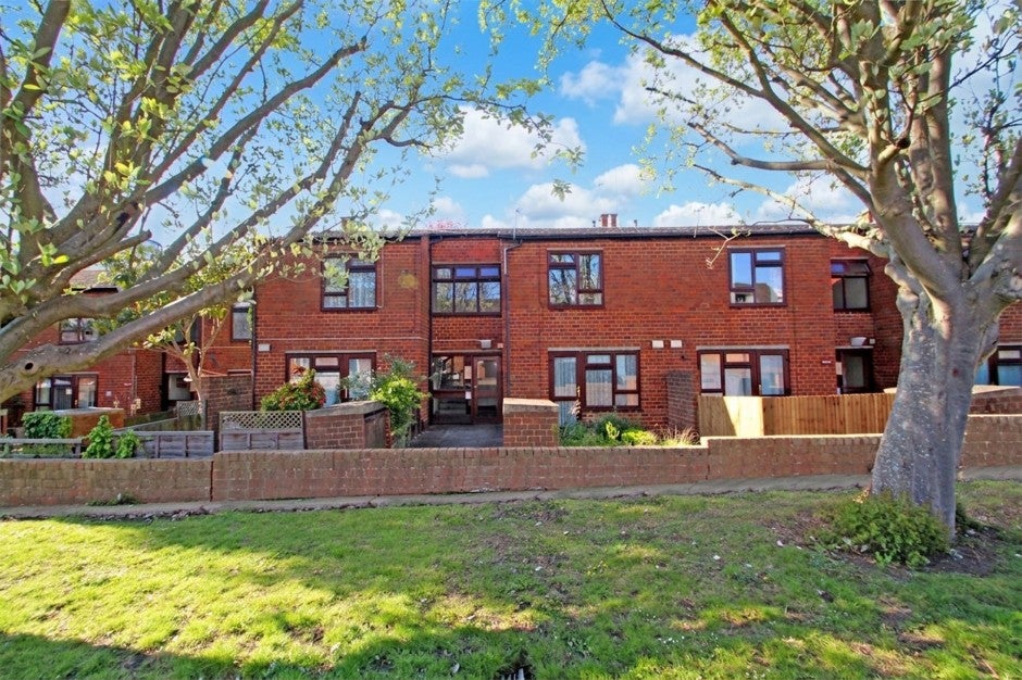 Flat Iffley Close in Greater London