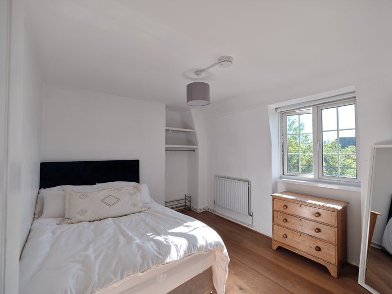 Room Flockton Street in Greater London
