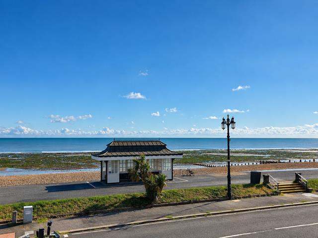 Flat Thorn Road in Worthing
