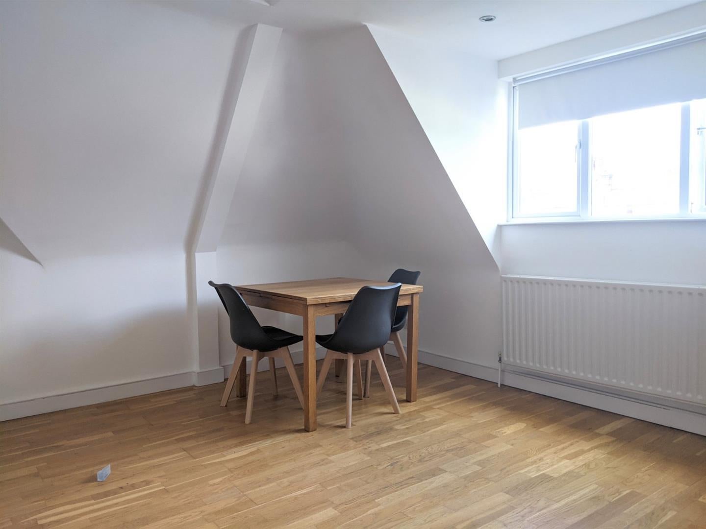 Flat Rondu Road in Greater London