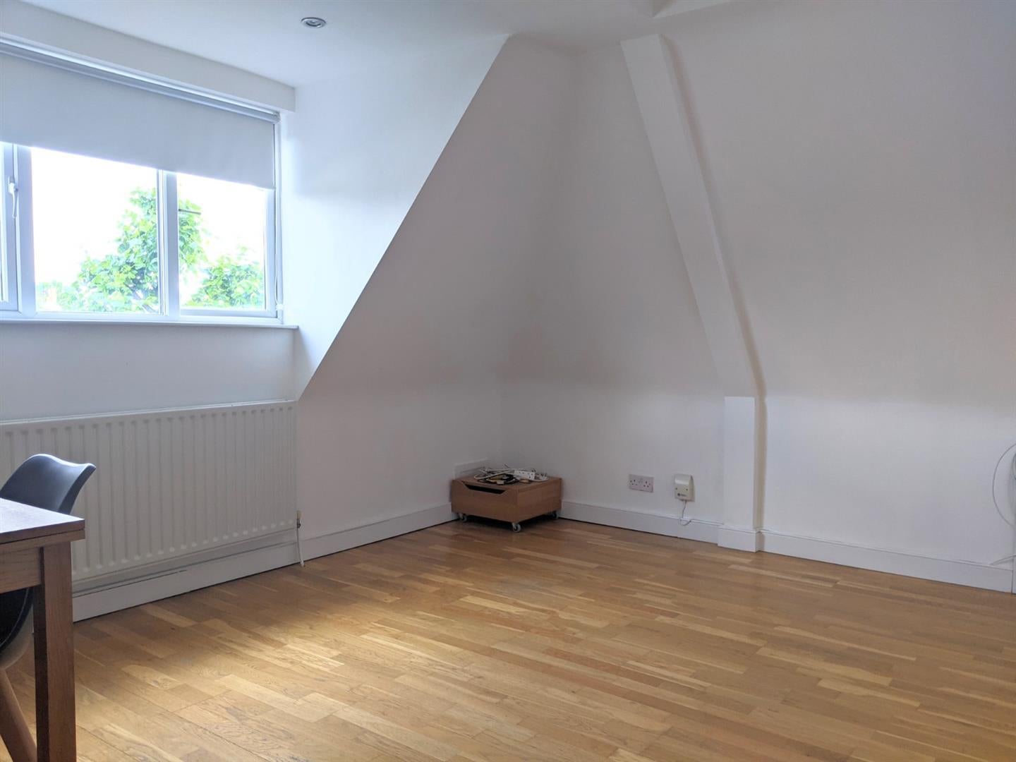 Flat Rondu Road in Greater London