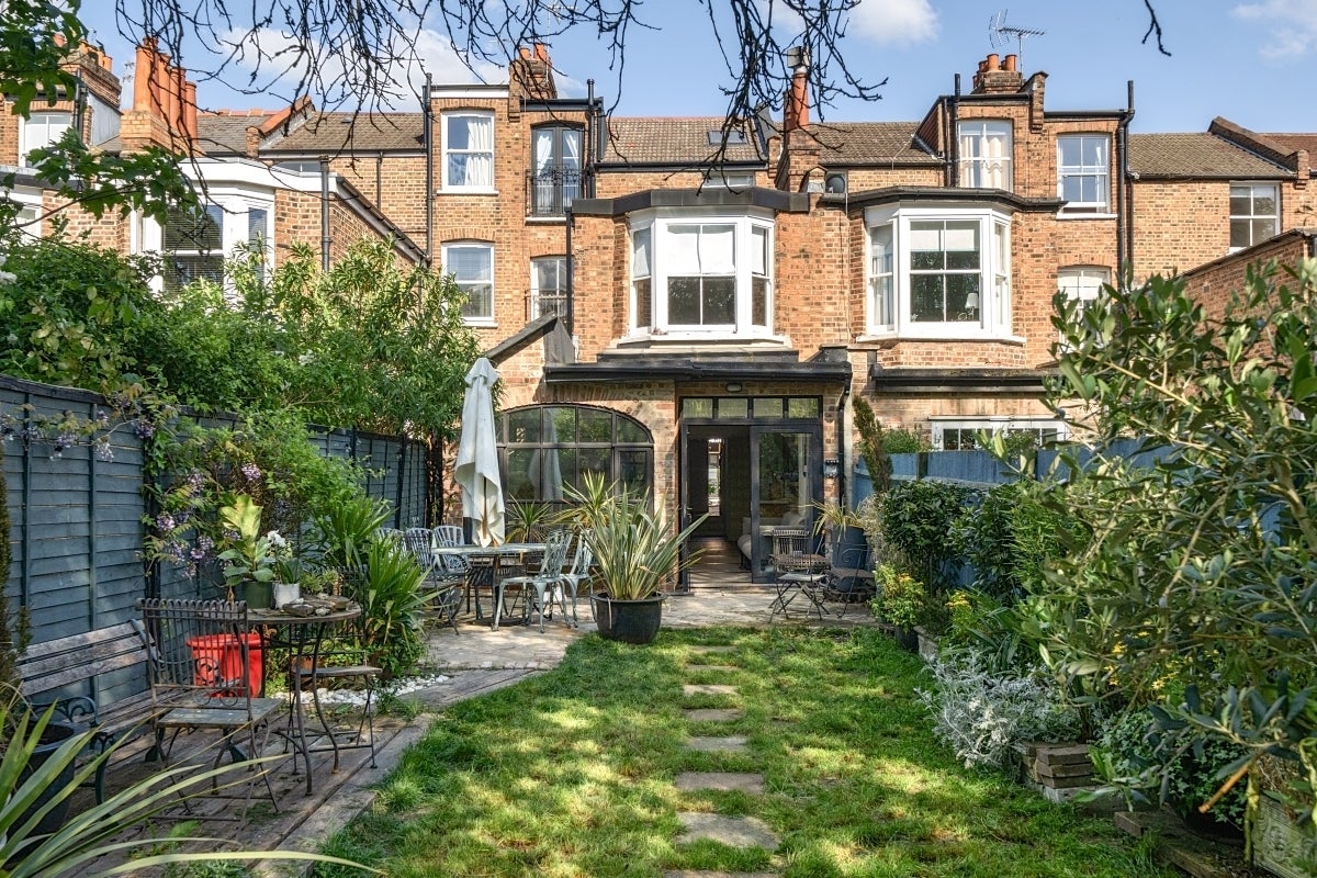 House Priory Avenue in Greater London