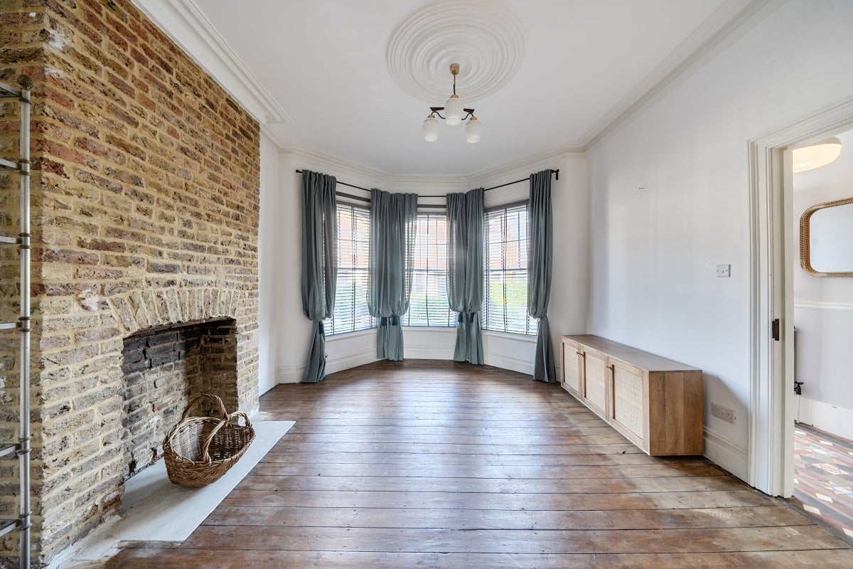 House Priory Avenue in Greater London