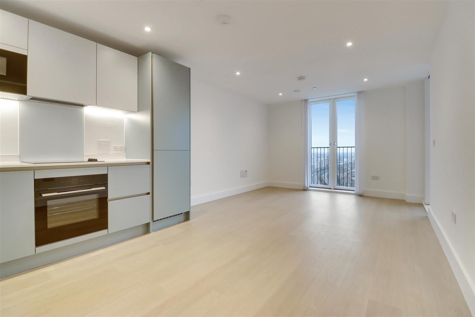 Flat Herne Hill Road in Greater London