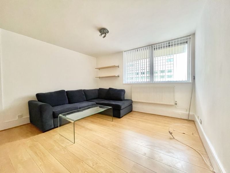 Flat Upper Ground in Greater London