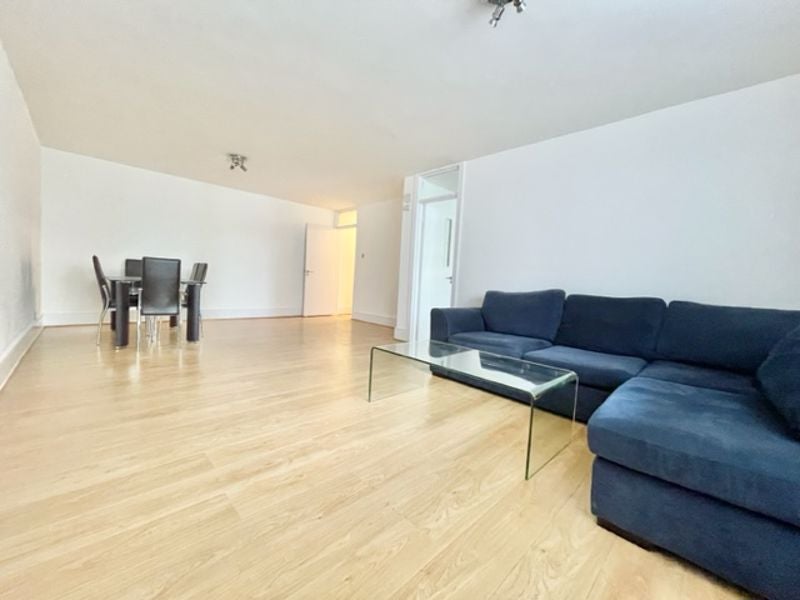 Flat Upper Ground in Greater London