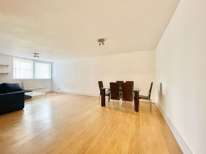 Flat Upper Ground in Greater London