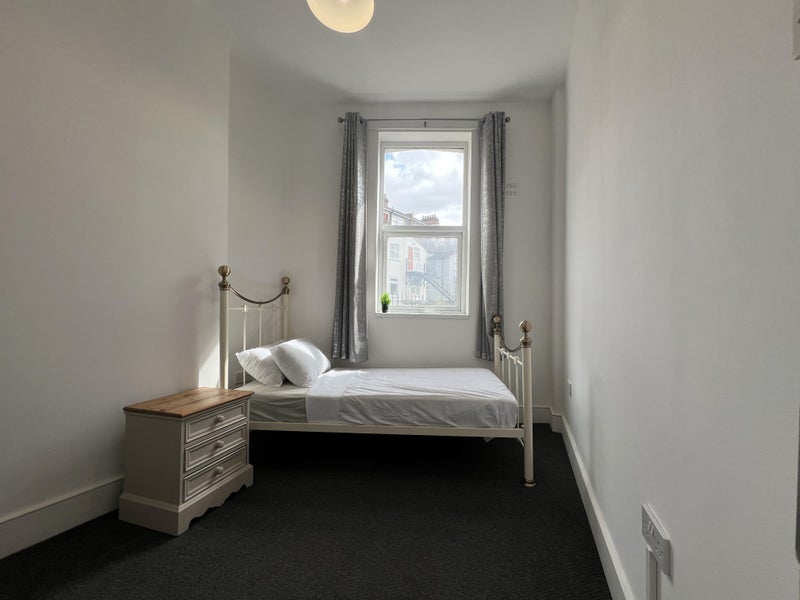Room Wellington Gardens in Greater London