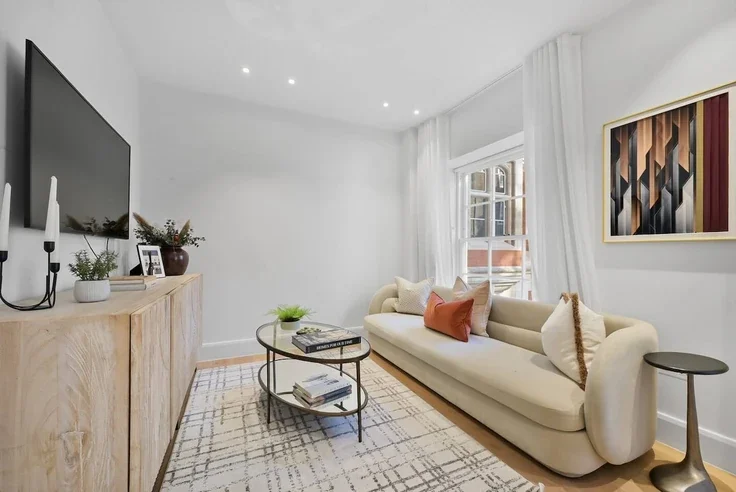 Flat Strand in City of Westminster