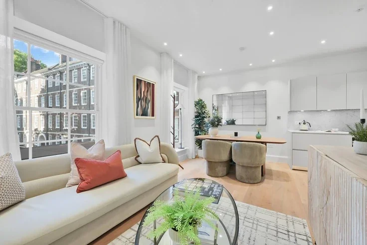 Flat Strand in City of Westminster