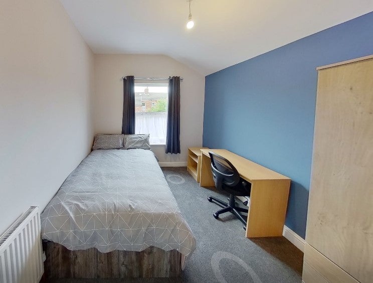 Room Falmouth Street in Hull