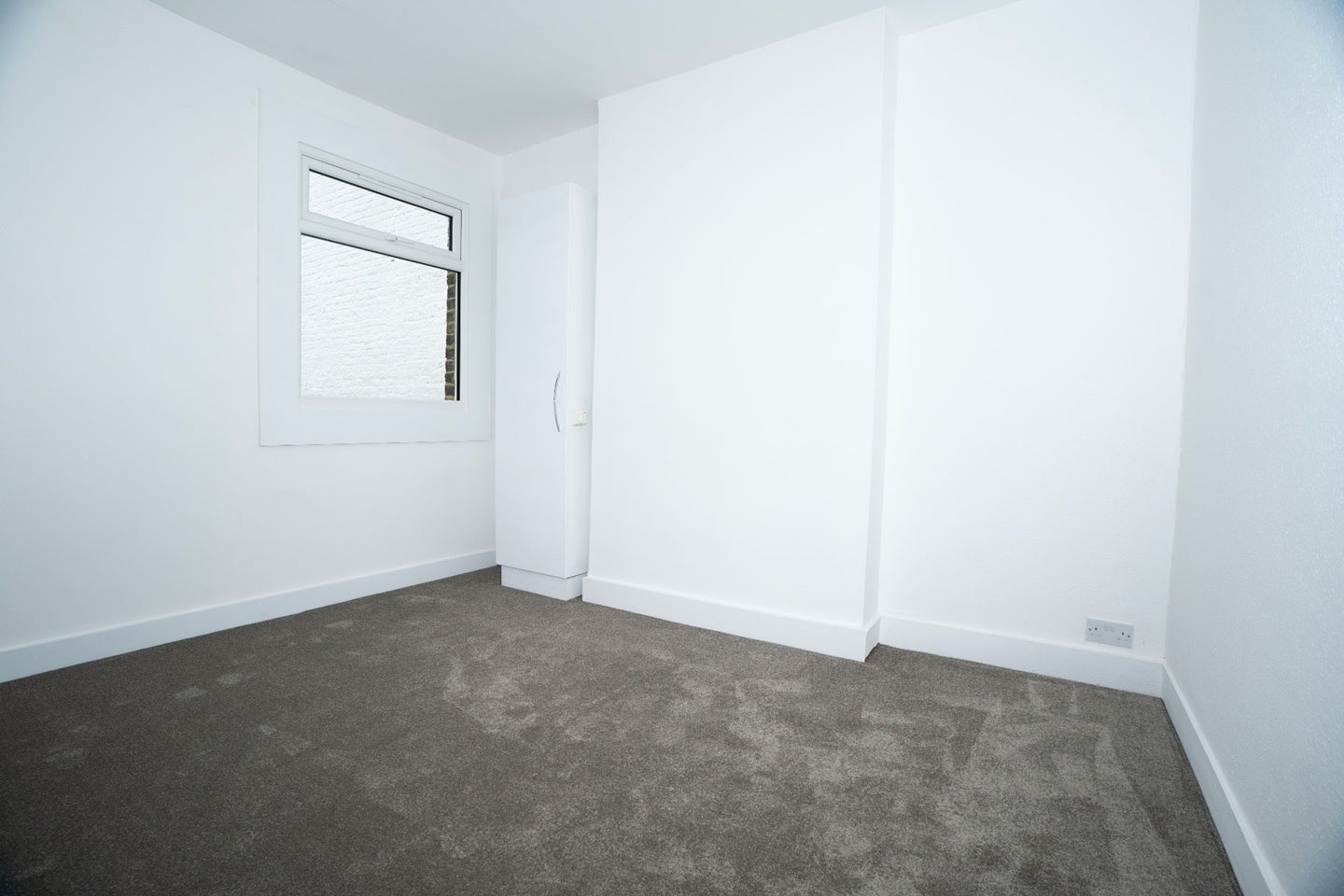 Flat Graham Road in Greater London