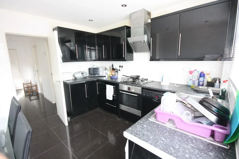 Room Rosher Close in Greater London