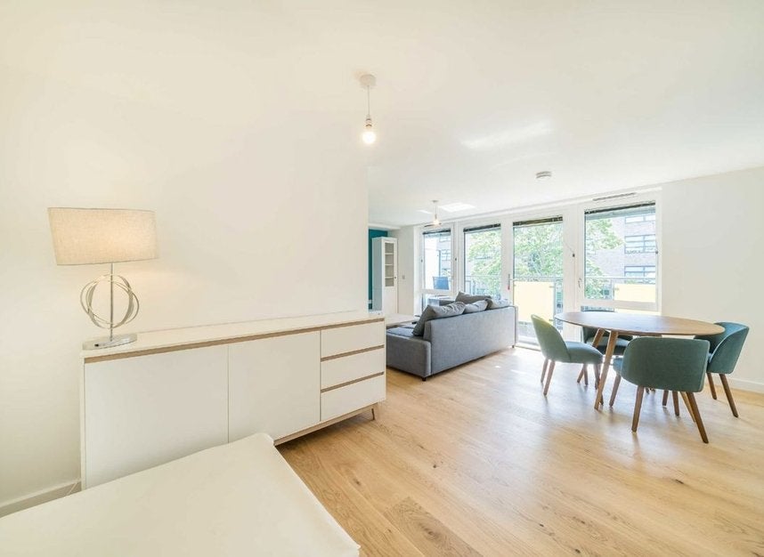 Flat Clarence Avenue in Greater London